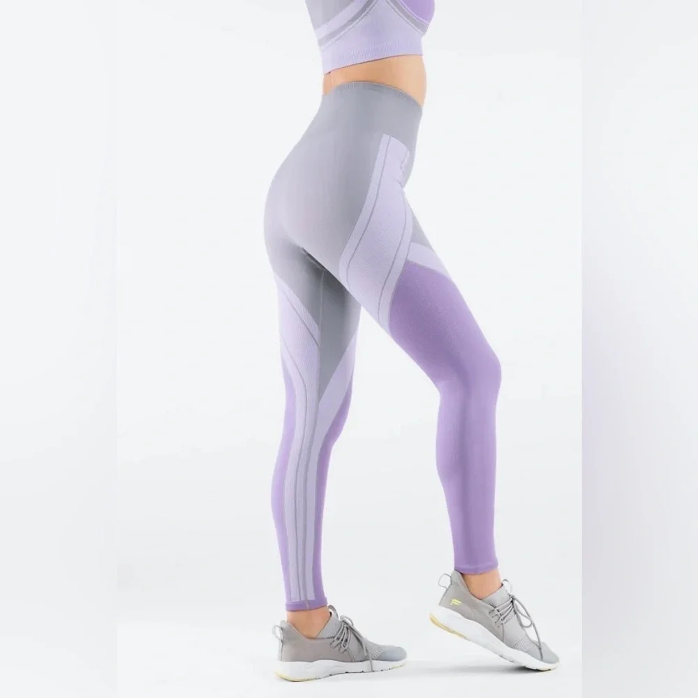 NWT Fabletics High Waisted Seamless Colorblock Purple Lilac Leggings MEDIUM - Picture 2 of 9